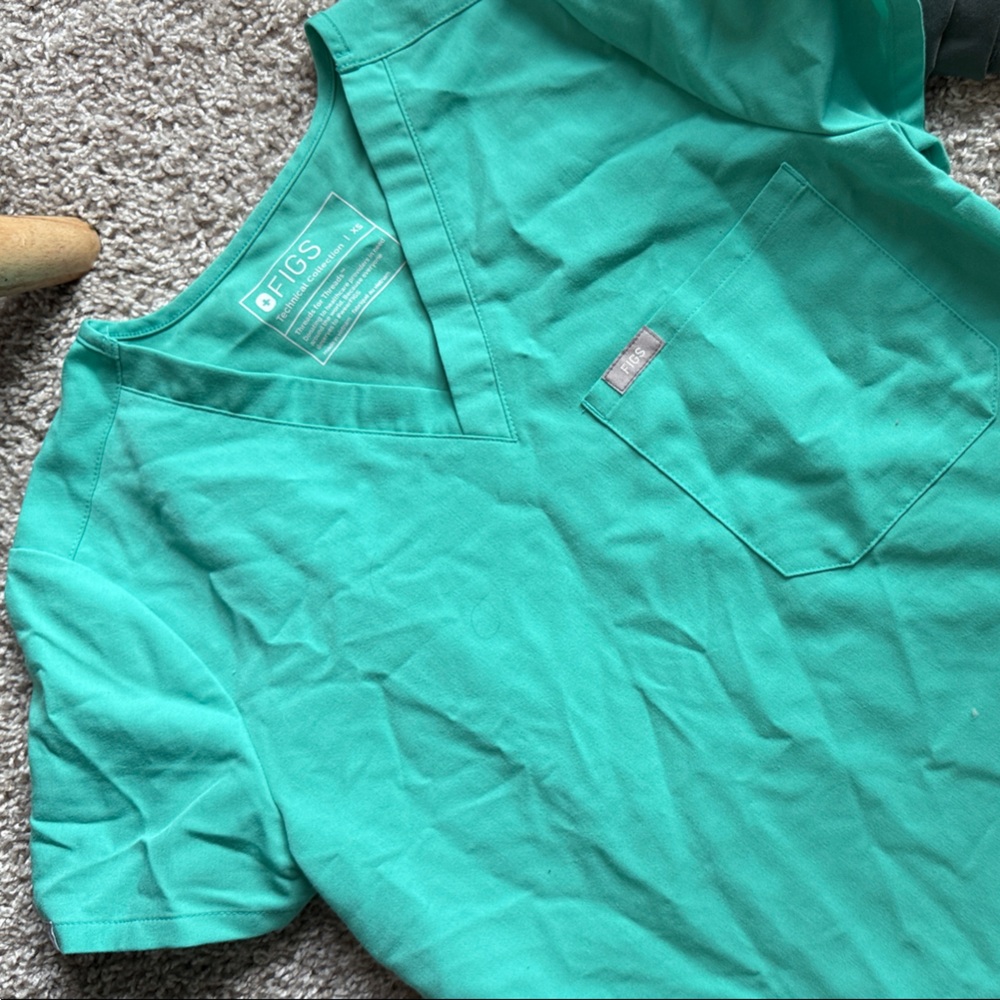 Figs Surgical Green Catarina Scrub Top XS